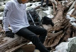 LVFT TOPS Seek Adventure Long Sleeve - White